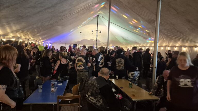 goth25 big crowd