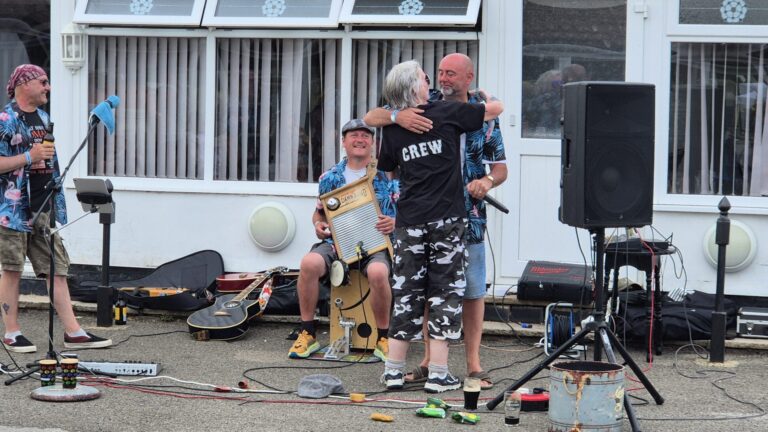 Gill thanking band